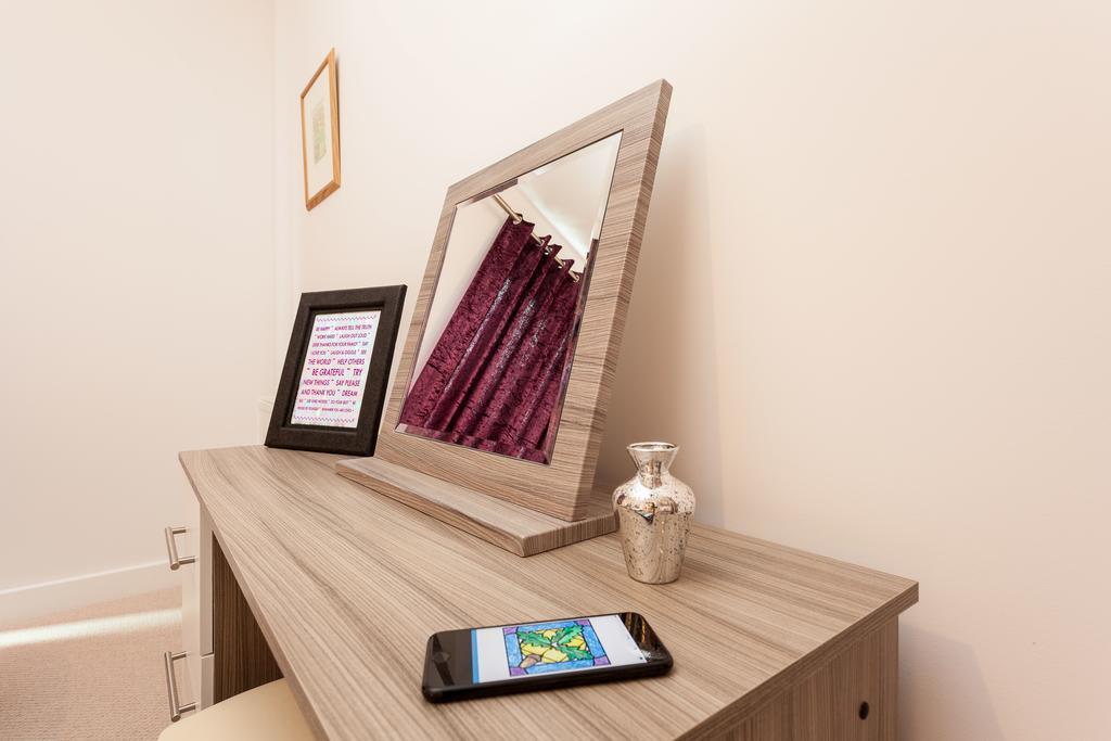 Self-Contained Town Centre One Bedroom Apartments By Helmswood Serviced Apartments Redhill  Luaran gambar